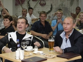 Медведев и Путин. Фото: mydevil.ru