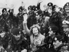 Маргарет Тэтчер на освобожденных Фолклендских о-вах, 1982. Фото: zn.ua