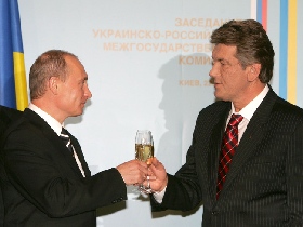 Виктор Ющенко и Владимир Путин. Фото с сайта www.president.gov.ua 