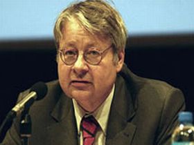 ханс-хеннинг шредер,немецкий политолог. Фото с сайта: http: //http://grani.ru