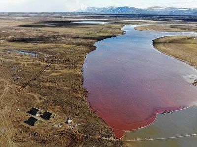 Разлив топлива на ТЭЦ структуры "Норникеля". Фото: iz.ru