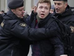 Задержание Романа Протасевича в аэропорту Минска, 23.05.21. Фото: ru.euronews.com